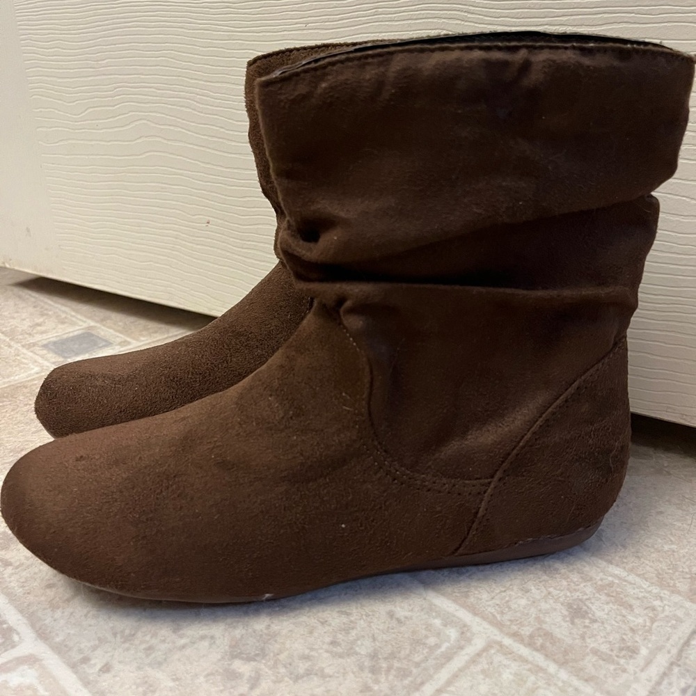 Groove Ladies Dark Brown Suede Boots Size 7